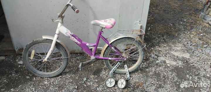 Детский велосипед с маленькими колесиками