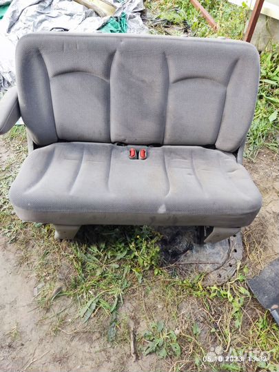 Сиденья среднее Dodge Caravan IV