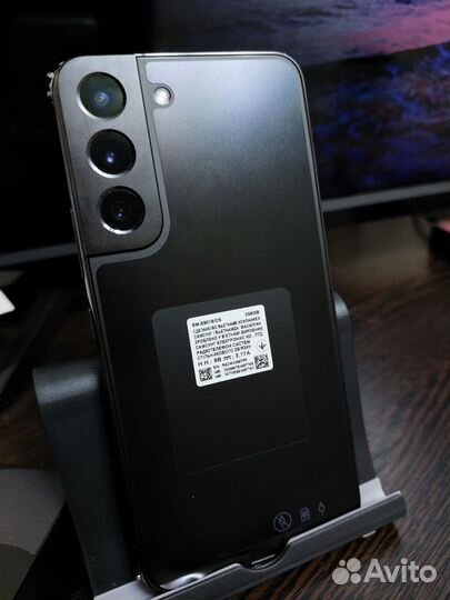 Samsung Galaxy S22, 8/256 ГБ