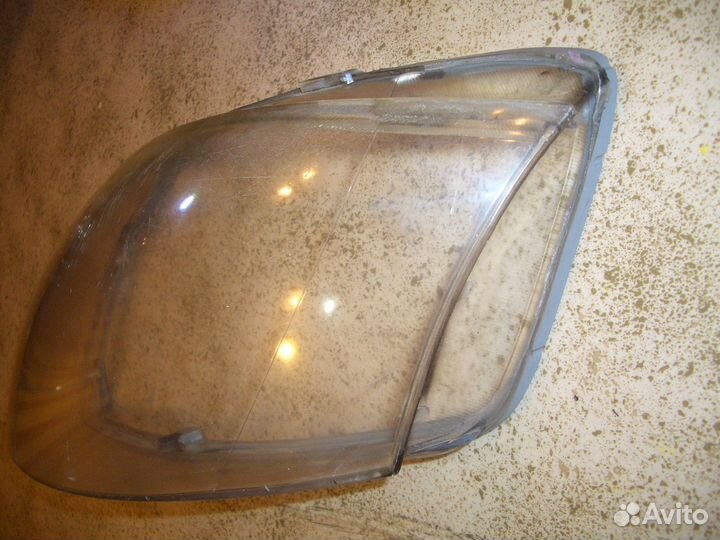Стекло левой фары Ауди тт с 98