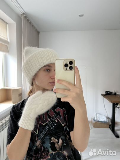 Шапка и варежки женские