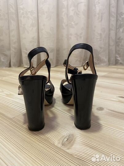 Босоножки кожаные 37