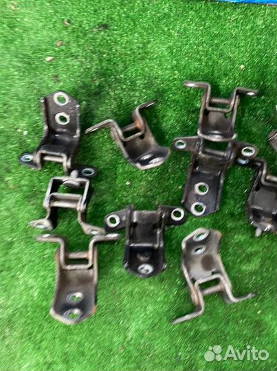 Петля двери Mazda 3 BL Z6 2011