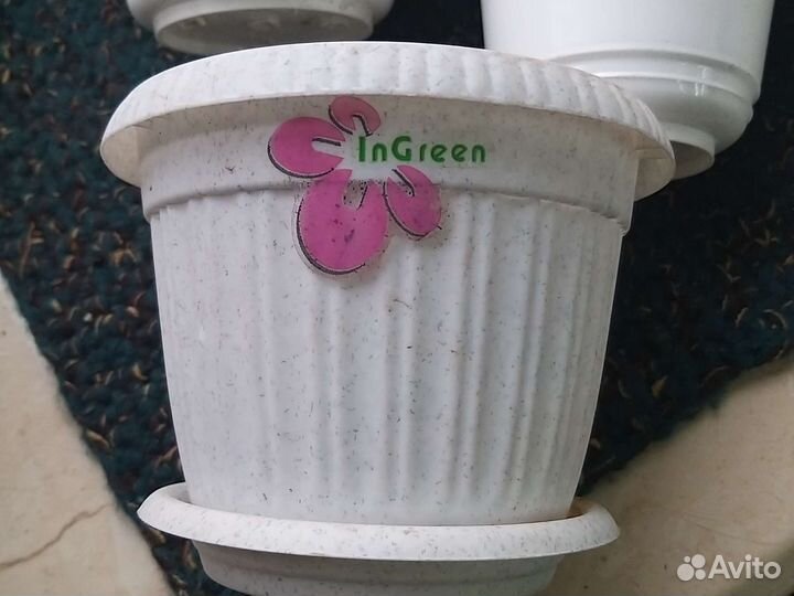 Горшки невысокие под фиалки,рассаду,Полки