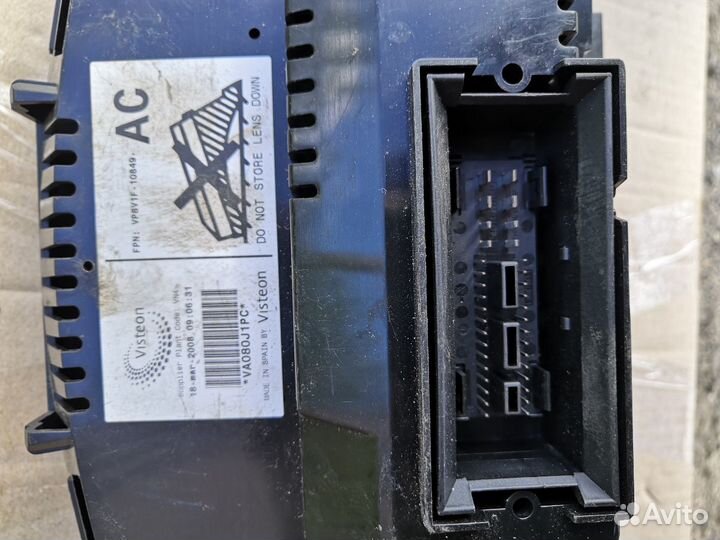 Панель приборов Volkswagen Golf 5