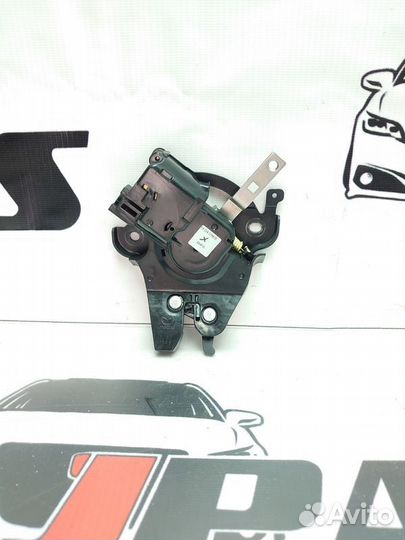 Замок багажника Mazda 3 BL (2008—2011)