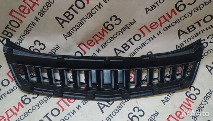 Решетка радиатора в стиле Мерседес Лада Приора 2