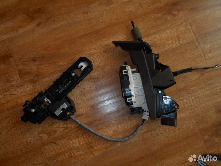 Замок дверной передней правой двери w212,204