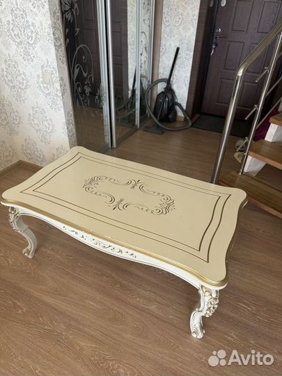 Журнальный столик