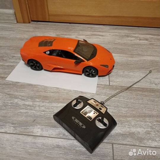 Машинка с пультом управления