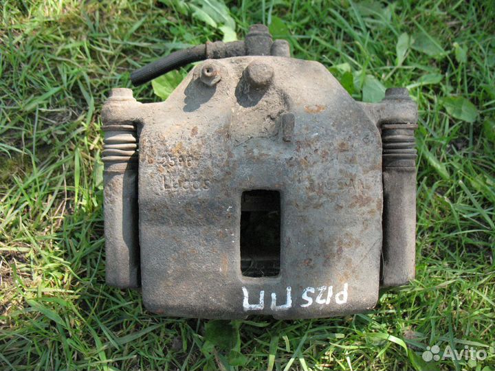 Суппорт передний Nissan Primera P12