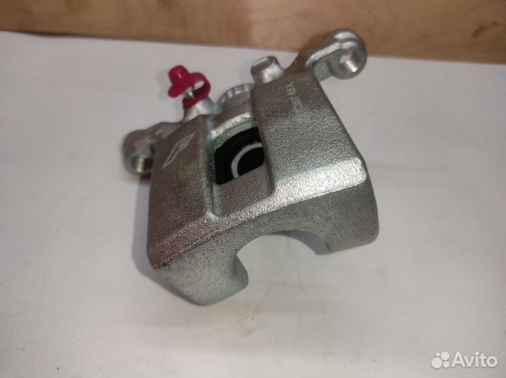 Суппорт тормозной задний лев. nissan X-trail