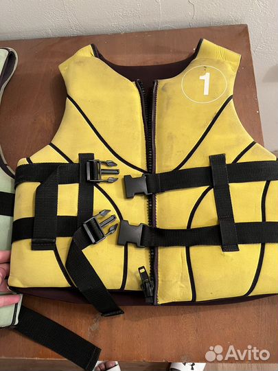 Спасательный жилет