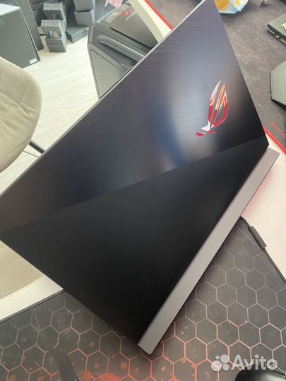 Asus ROG i7 9750H/24Gb/RTX 2080 8Gb