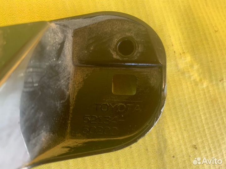 Крепление фары переднее левое Toyota Land Cruiser