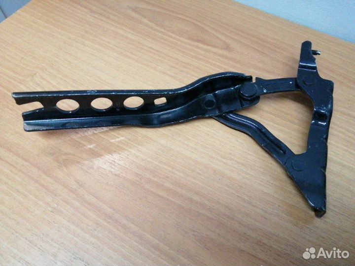 Петля капота правая Skoda Octavia A5 1Z 2004+