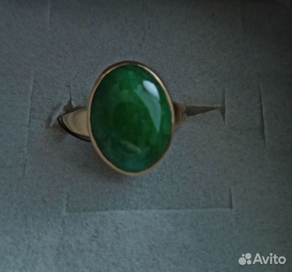 Золотое кольцо с природным изумрудом