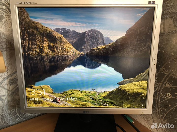 Монитор LG flatron l1750u