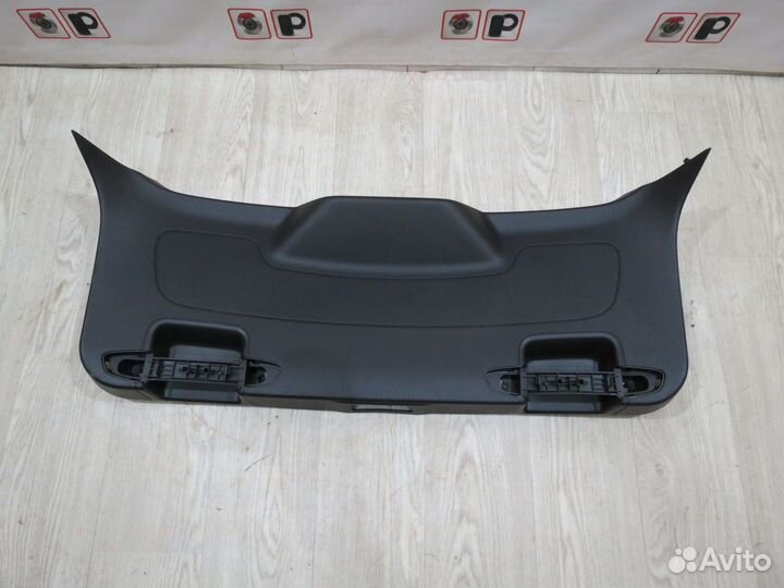 Обшивка крышки багажника Ford Focus 3