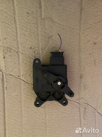 Моторчик заслонки печки Опель Корса