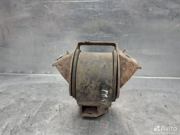 Опора двигателя правая Volkswagen Passat B3