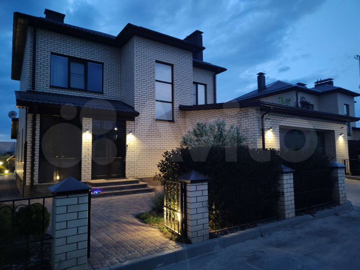 Коттедж 250 м² на участке 7 сот.