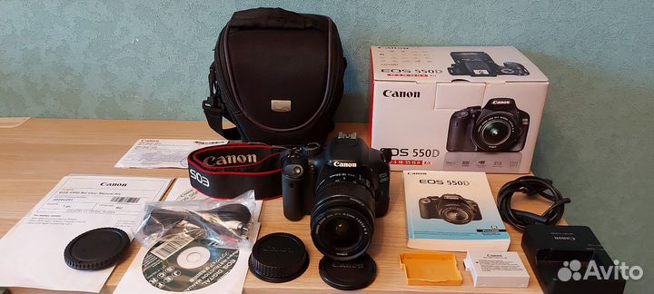 Зеркальный фотоаппарат Canon EOS 550D с 18-55
