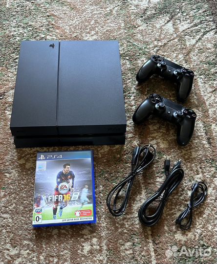 Sony PlayStation 4 + 2 Джоя + Диск FIFA