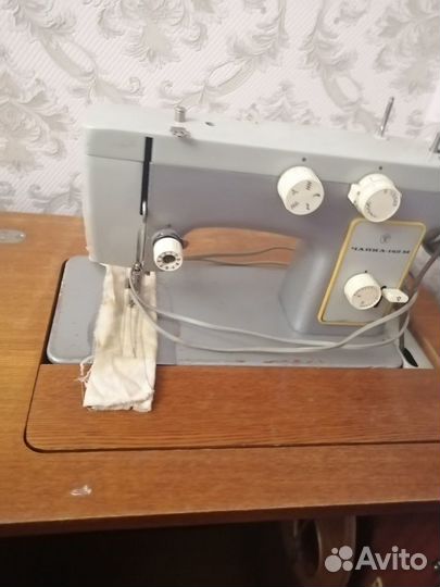 Швейная машинка чайка 142м