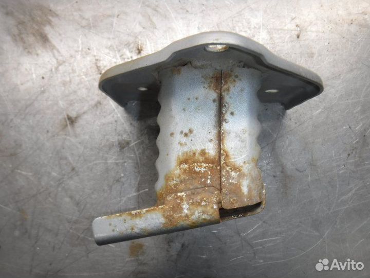 Кронштейн усилителя бампера задний левый