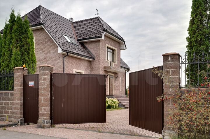 Дом 443 м² на участке 25 сот.