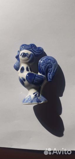 Фарфоровая статуэтка