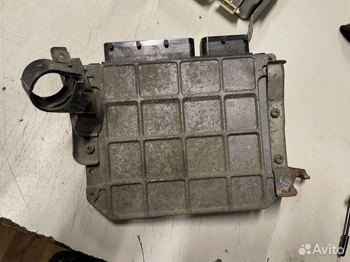 Блок управления двигателем Toyota Corolla E150