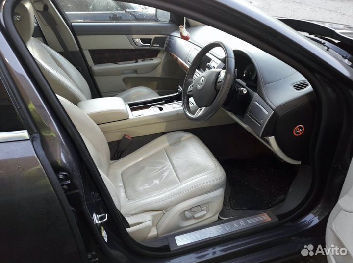 Разбирается jaguar XF 2010 г. 3.0 306DT