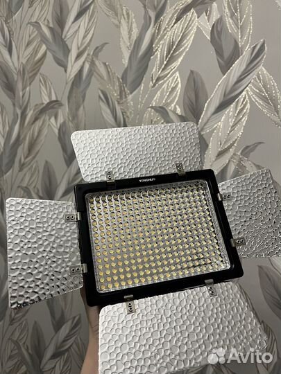 Видеосвет yongnuo 300 iii