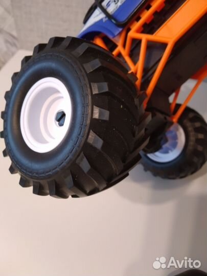 Машина на радиоуправлении (новая)