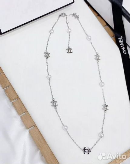Колье в стиле chanel с жемчугом