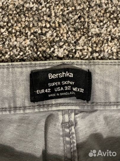 Джинсы голубые Bershka