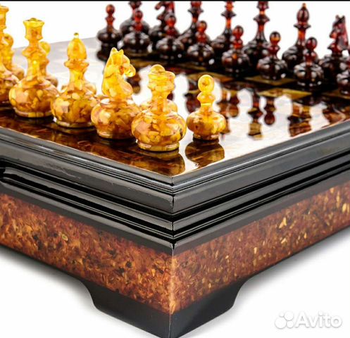 Янтарные шахматы ручной работы