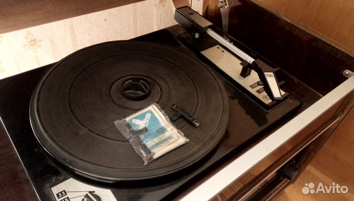 Радиола Урал-114 с пластинками