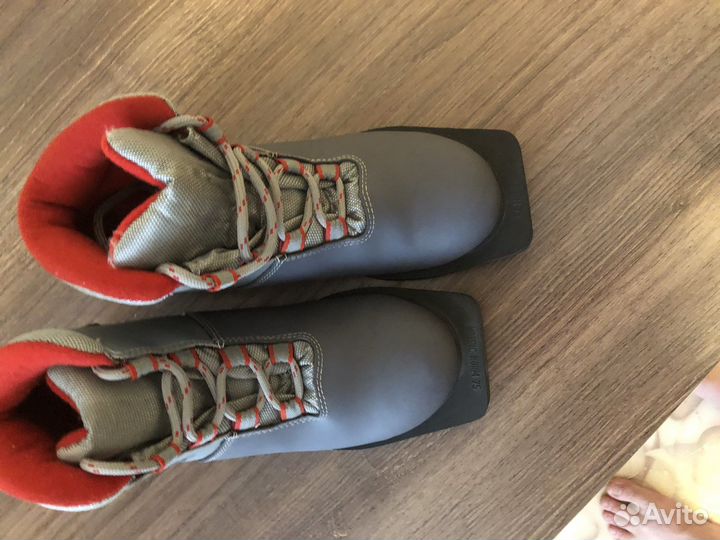 Лыжные ботинки