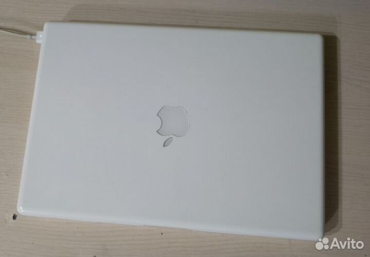 MacBook 13 (2007) вместе с зарядным устройством