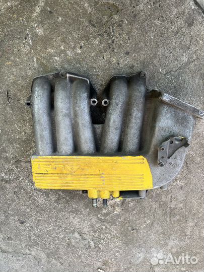 Впускной коллектор Audi 80