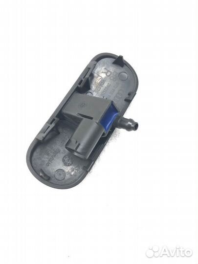 Форсунка стеклоомывателя передняя правая Audi A4