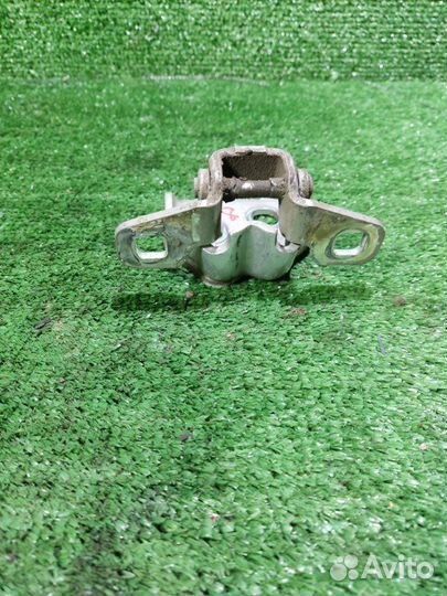 Петля двери Renault Logan