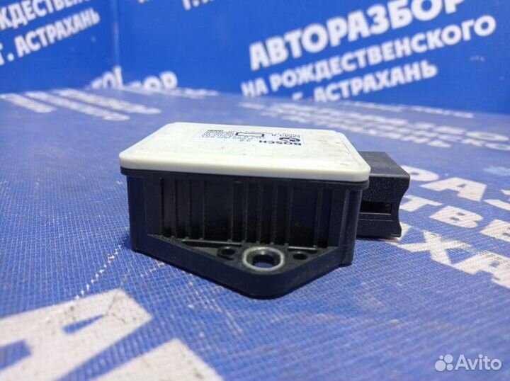 Датчик ускорения Bmw E60 седан N52B25 2005