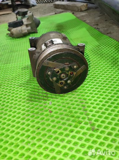 Компрессор кондиционера Рено Меган 2