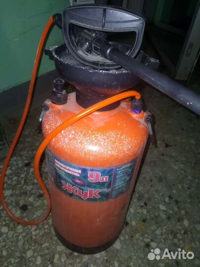 Баллон опрыскиватель жук