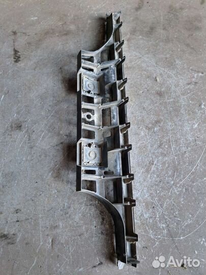 Кронштейн заднего бампера Mercedes W211