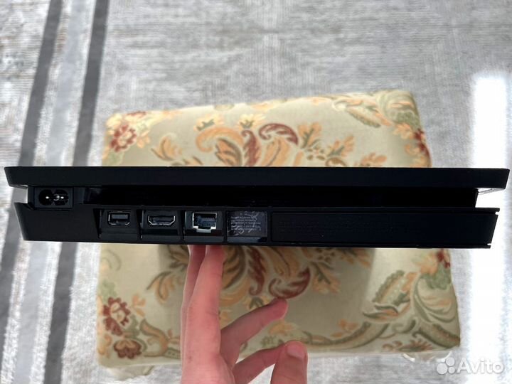 Игровая приставка ps4 slim